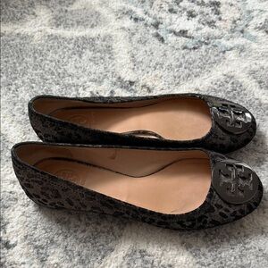 Tory Burch Luisa Suede Leopard Print Flats Size 7.5